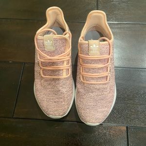 Women’s adidas sneakers in pink/peach